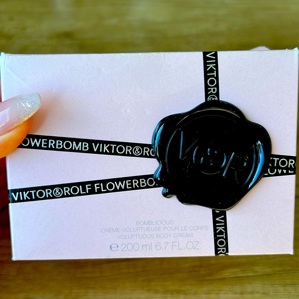 Flower bomb body cream
